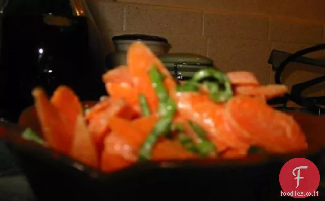 Insalata di carote marinate con zenzero e olio di sesamo