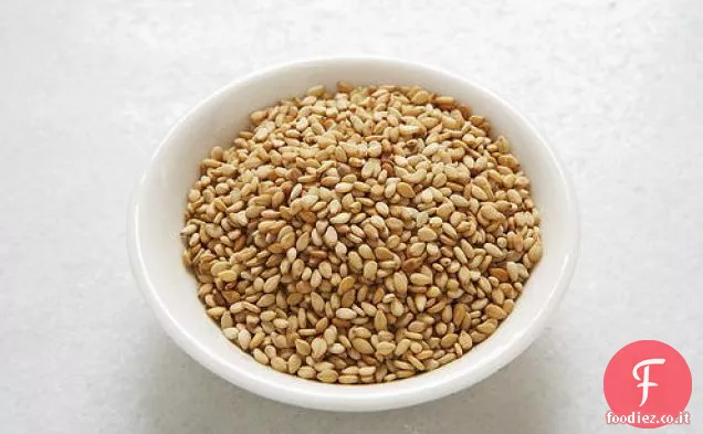 Filetti di pesce in crosta di sesamo con salsa di aglio e zenzero