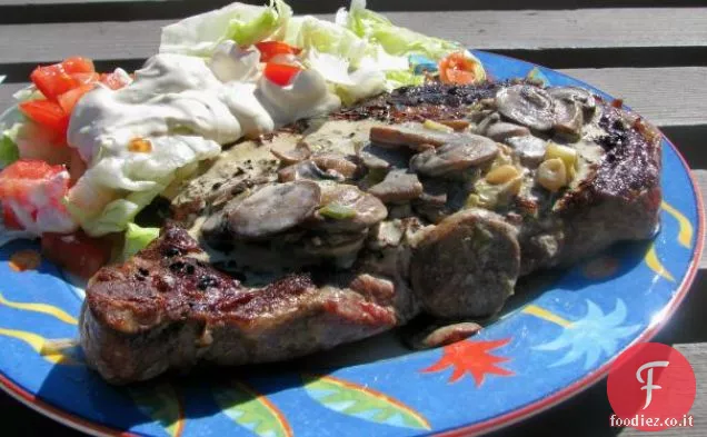 Costata di costata con crema di rafano e funghi