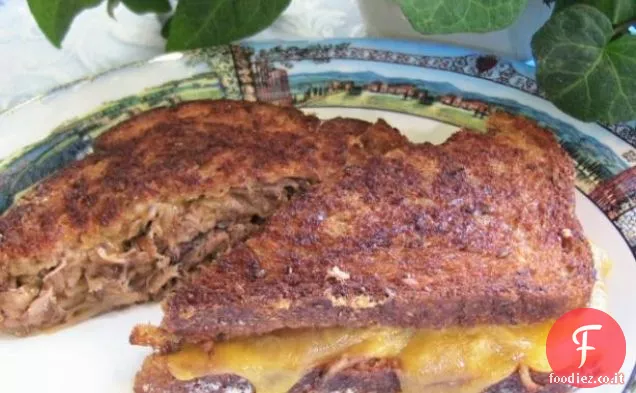 Grande spessore burrosa Roast Beef 'n Cheddar Sammies / Panini