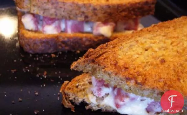 Panini con salsiccia tostata e rafano-Grzanki Z Kielbasa