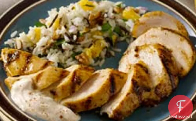 Spezie alla griglia strofinato petti di pollo con salsa BBQ Alabama