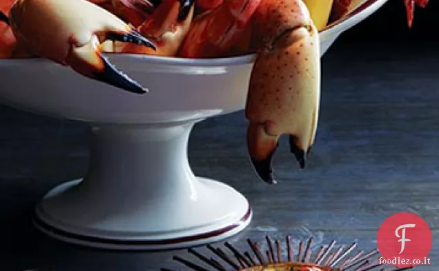 Esemplari di acque profonde con salsa cocktail diabolicamente calda