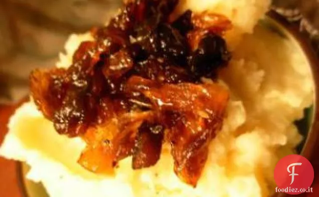 Purè di patate al rafano con cipolle caramellate