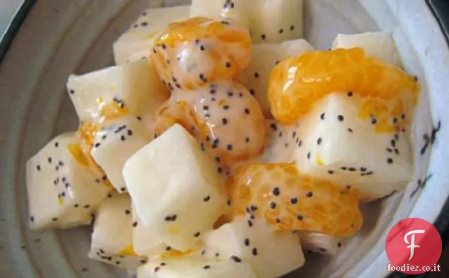 Insalata di jicama di mandarino con condimento di semi di papavero