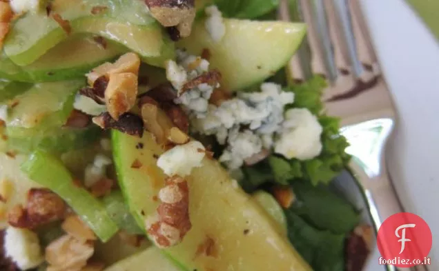 Insalata di mele verdi e sedano con vinaigrette di senape