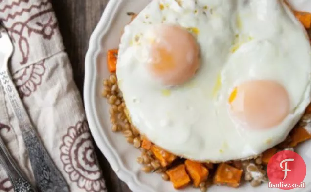 Patate dolci, bacche di grano e uova
