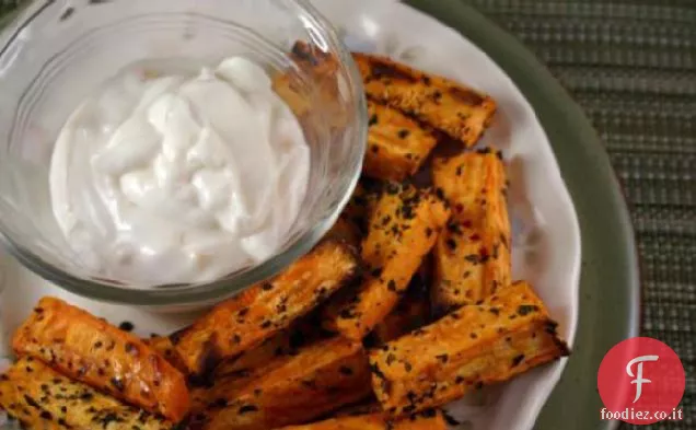 Patatine fritte di patate dolci con basilico Sale e maionese all'aglio
