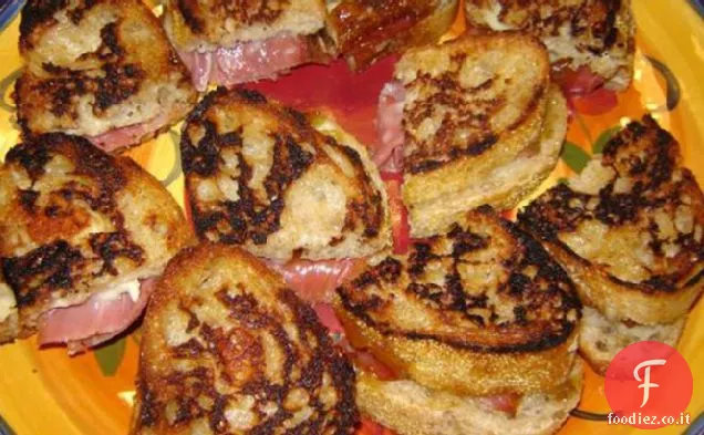Panini alla griglia di Brie e fichi con patatine fritte di patate dolci