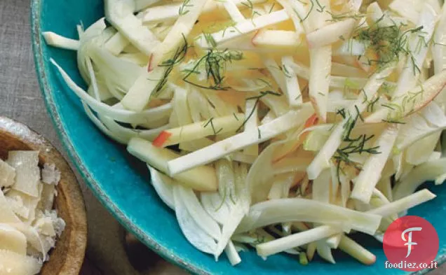 Insalata di sedano e mela con Vinaigrette alla nocciola
