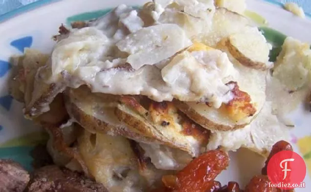 Patate, Cipolla caramellata e formaggio di capra gratinato