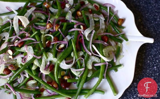 Insalata di fagioli verdi con mandorle fritte