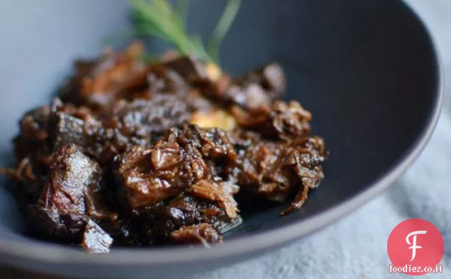 Stinco di manzo pepato al vino rosso