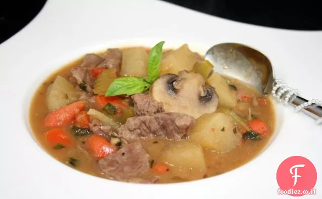 Gustosa zuppa di carne e patate