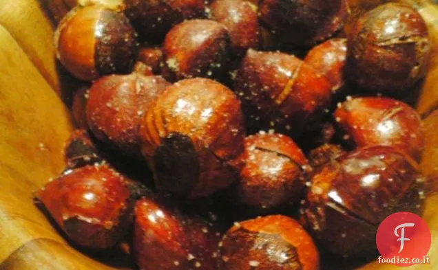 Castagne arrostite su un fuoco aperto