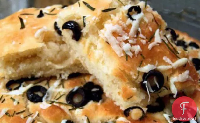 Focaccia alle erbe con Olive nere e Rosmarino fresco