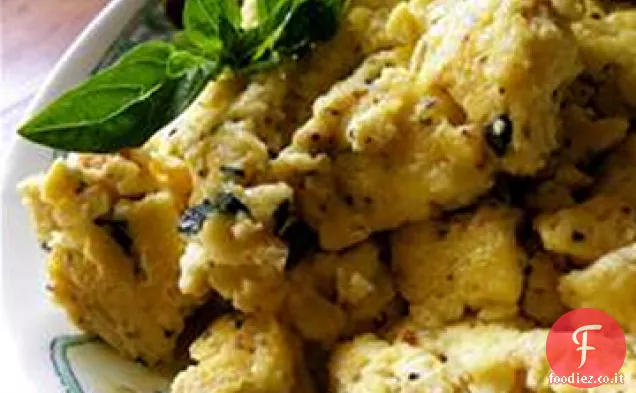 Cremoso Formaggio uova strapazzate con Basilico