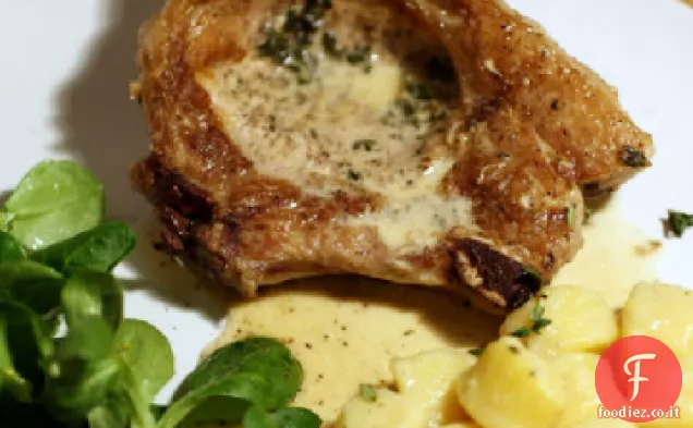 Braciole di maiale con salsa di crema di sidro Norman e timo