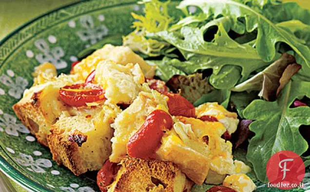 Budino di pane cheddar e pomodoro