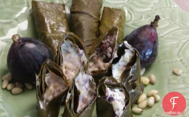 Foglie di vite ripiene di formaggio di capra e fichi