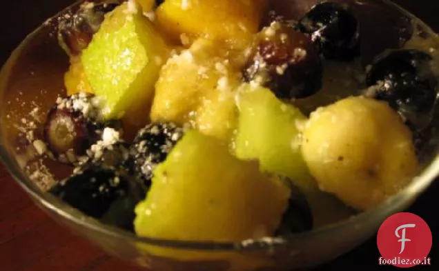 Insalata di frutta glassata di camomilla, miele e pera