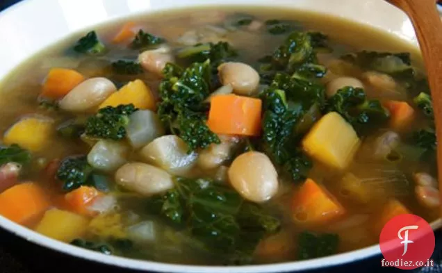 Abbondante Zuppa di Cavolo Nero, Fagioli Borlotti e pancetta affumicata