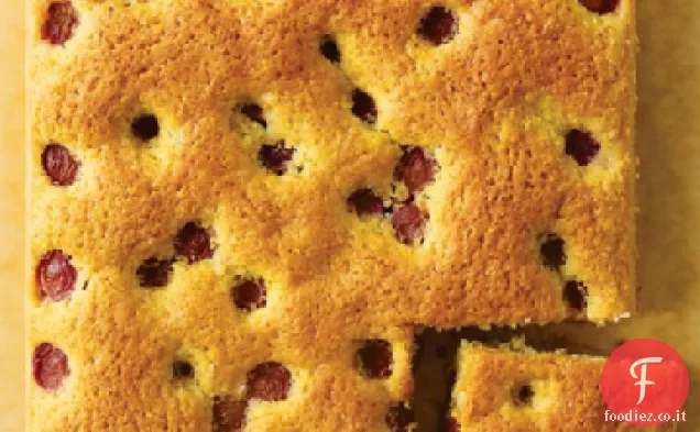 Torta all'olio d'oliva con uva rossa