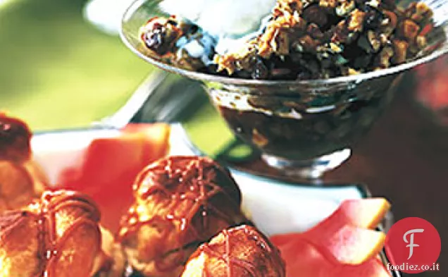 Croccante di mele e prugne con topping alla nocciola