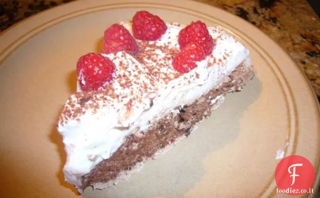 Pavlova al cioccolato con lamponi e panna