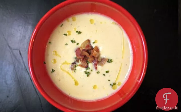 Zuppa cremosa di cavolfiore con pancetta e formaggio blu