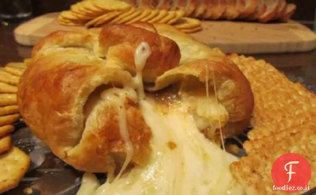 Brie al forno in Pasta sfoglia con Conserve di Albicocche o lamponi