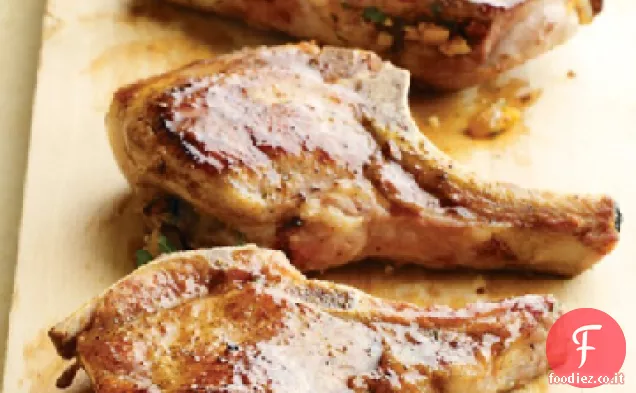 Braciole di maiale con ripieno di albicocche e mandorle