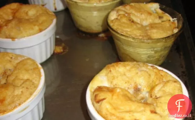 Budino di pane con banane e crema di formaggio