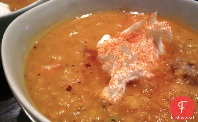 Zuppa di lenticchie rosse con salsiccia + un uovo in camicia
