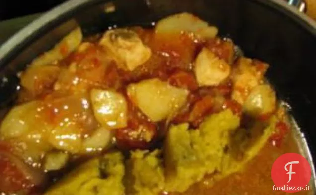 Piantaggine ugandese con stufato di pollo