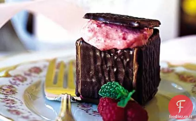 Scatole di cioccolato con mousse di lamponi