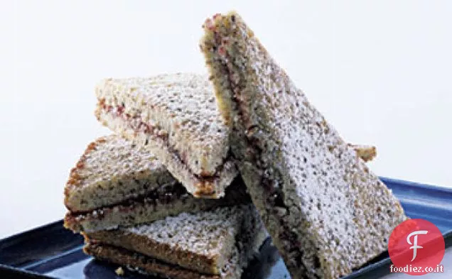 Torta alla Nocciola con Confettura di Lamponi