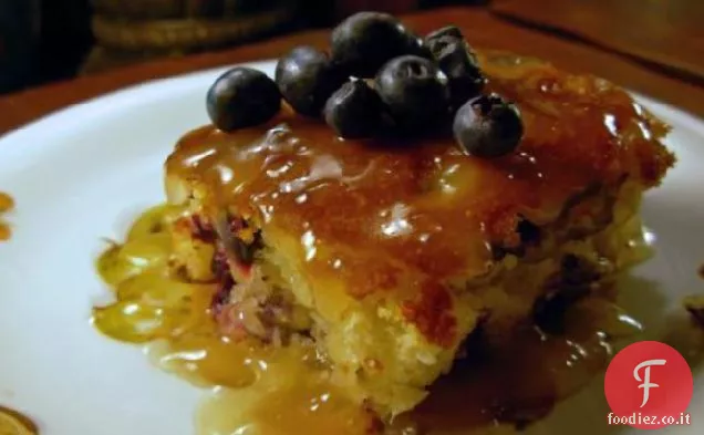 Torta di mirtilli al limone e salsa calda al miele e burro