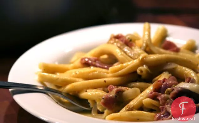 Strozzapretti Con Pecorino, Prosciutto e Qualcosa di Verde