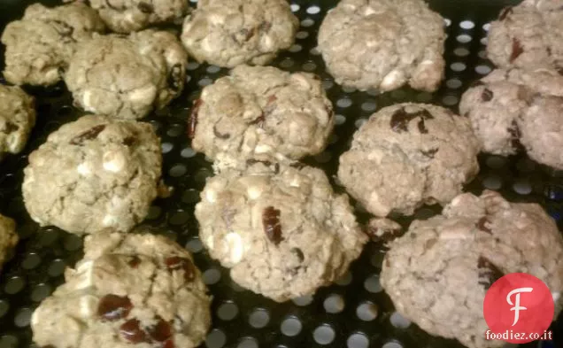 Biscotti al cioccolato bianco, mirtillo, farina d'avena e noci