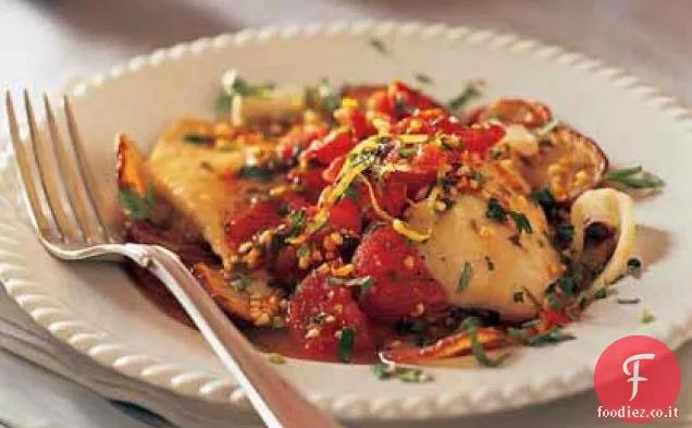 Pesce al Forno con Patate Arrosto, Pomodori e Salsa al Salmoriglio