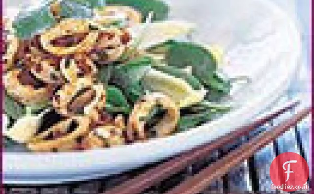 Wok-Insalata di calamari carbonizzati con spinaci e anacardi