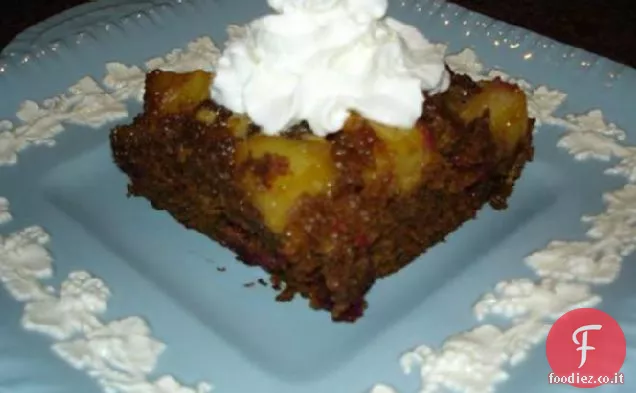Pan di zenzero capovolto con mirtilli rossi e ananas