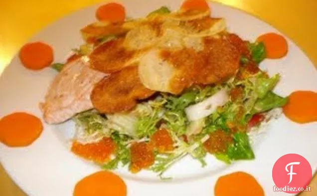 Insalata di salmone caldo con scaglie croccanti