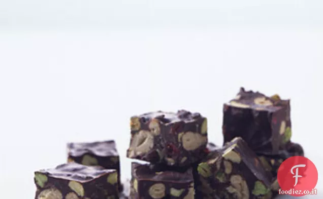 Pezzi di cioccolato di frutta e noci