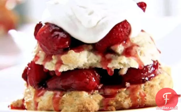 Shortcakes con salsa di fragole calda