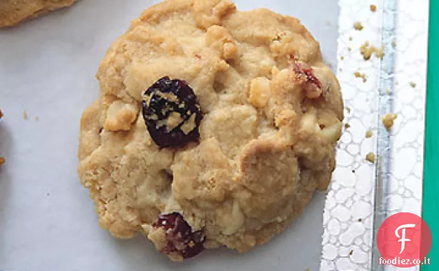Biscotti al cioccolato bianco, mirtilli e noci di Macadamia
