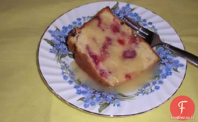 Torta di mirtilli all'arancia con salsa al burro e rum