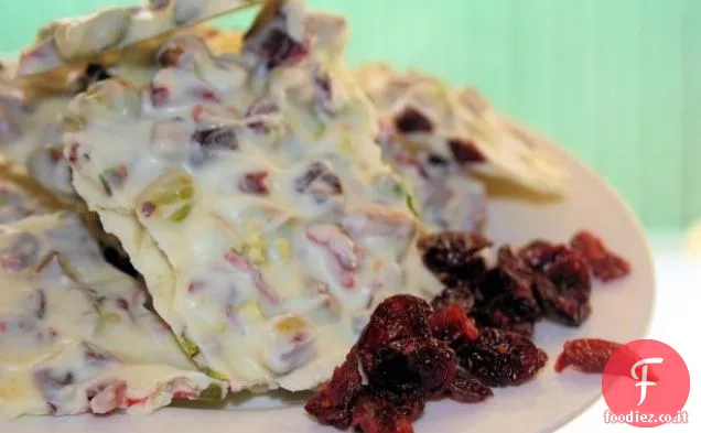 Corteccia di cioccolato bianco con pistacchi e mirtilli secchi