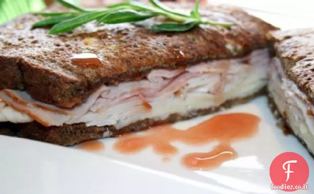 Panino Monte Cristo con Salsa di Senape Dolce